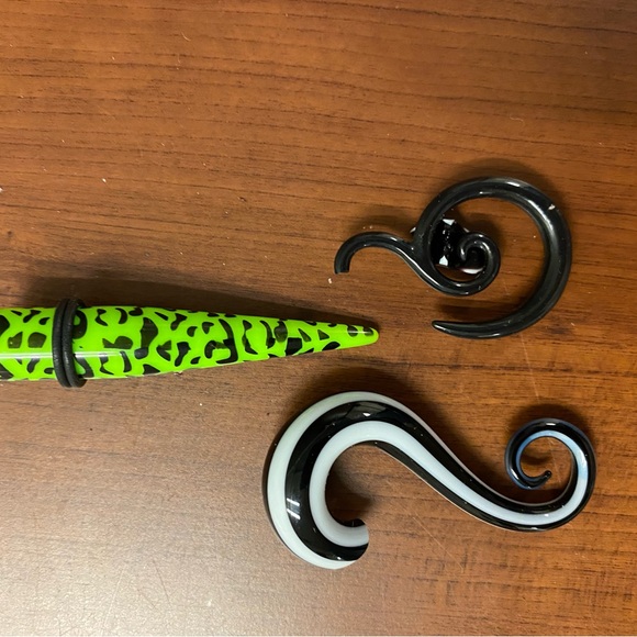 3 Body Jewelery Lots, sizers & hardware, 16 - 00 gauge, auto-claved disinfect. - Picture 3 of 3